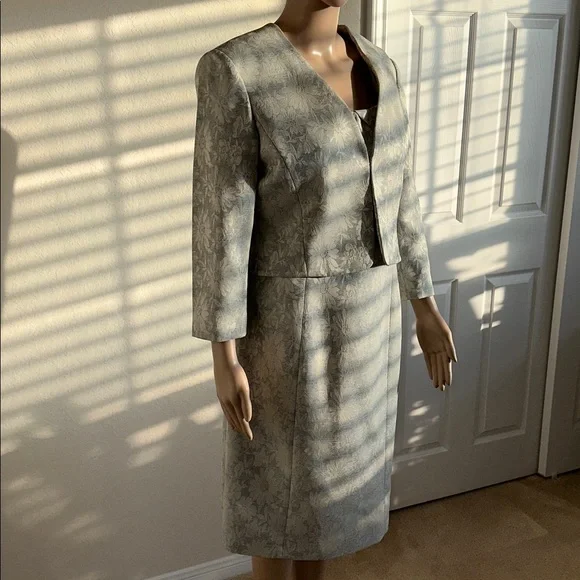 NWT Preston & York Cream and Gray Floral Dress Size 10 With a Coat Size 8. - Picture 4 of 16